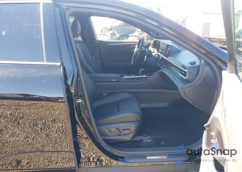 2024 Toyota Crown Platinum z USA, uszkodzony, nr VIN JTDAFAAF4R3009422